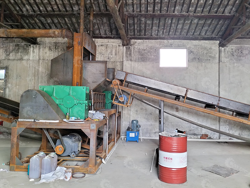 Refrigerator recycling machine