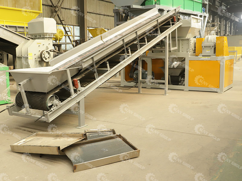 Photovoltaic panels recycling equipment