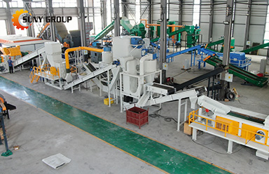 Waste refrigerator recycling plant